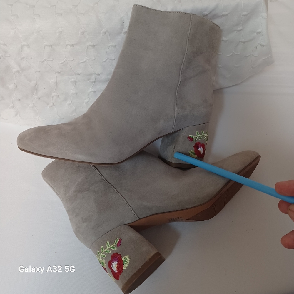 Franco Sarto Women Size 7.5 Light Gray Suede Heeled Boots look at the photos, - Picture 11 of 15